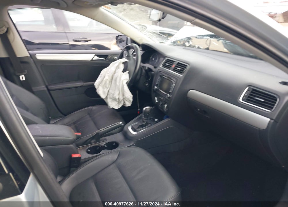 2013 VOLKSWAGEN JETTA VIN: 3VWDP7AJ4DM391974
