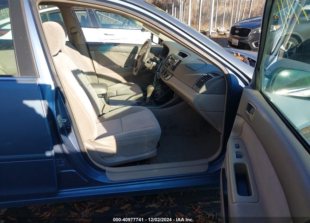 2002 TOYOTA CAMRY LE VIN: 4T1BE32K02U569352