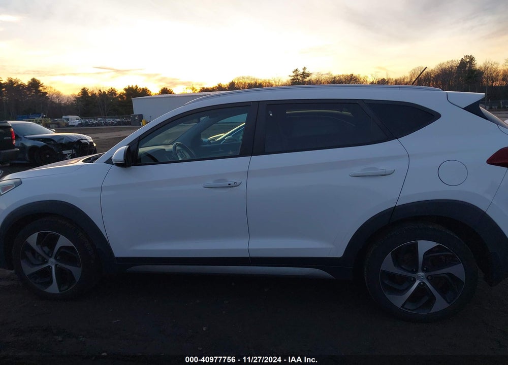 2017 HYUNDAI TUCSON SPORT VIN: KM8J3CA24HU306003