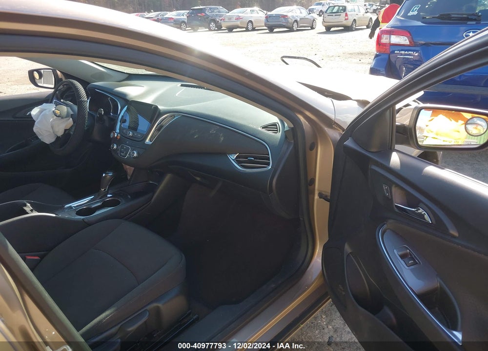 2018 CHEVROLET MALIBU LT VIN: 1G1ZD5ST1JF209528