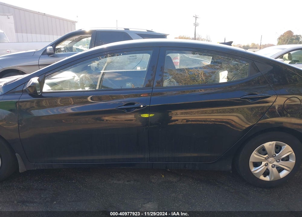 2016 HYUNDAI ELANTRA SE VIN: 5NPDH4AE3GH771805