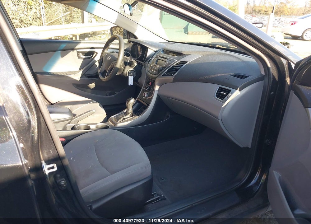 2016 HYUNDAI ELANTRA SE VIN: 5NPDH4AE3GH771805