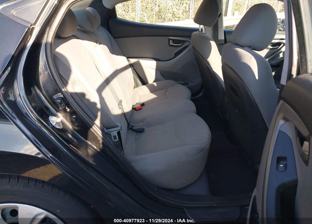 2016 HYUNDAI ELANTRA SE VIN: 5NPDH4AE3GH771805