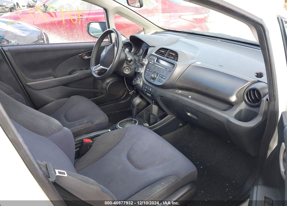 2013 HONDA FIT VIN: JHMGE8H52DC064381
