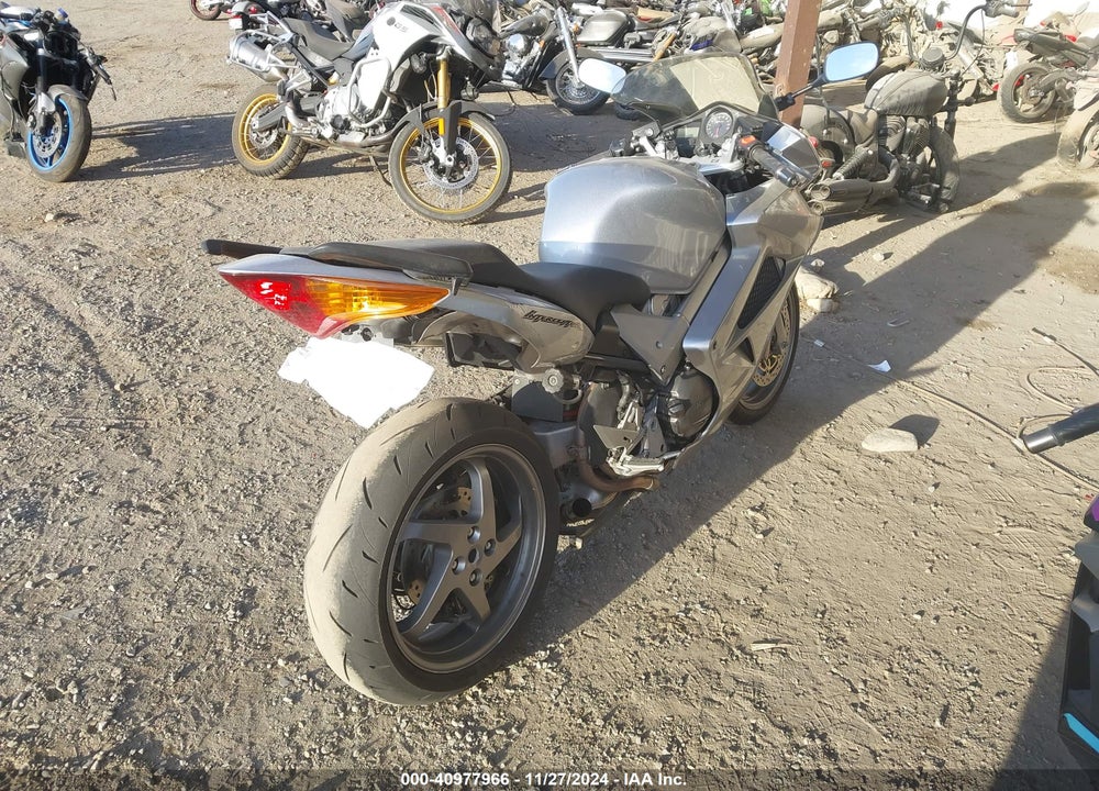 2005 HONDA VFR800 A VIN: JH2RC46415M700049