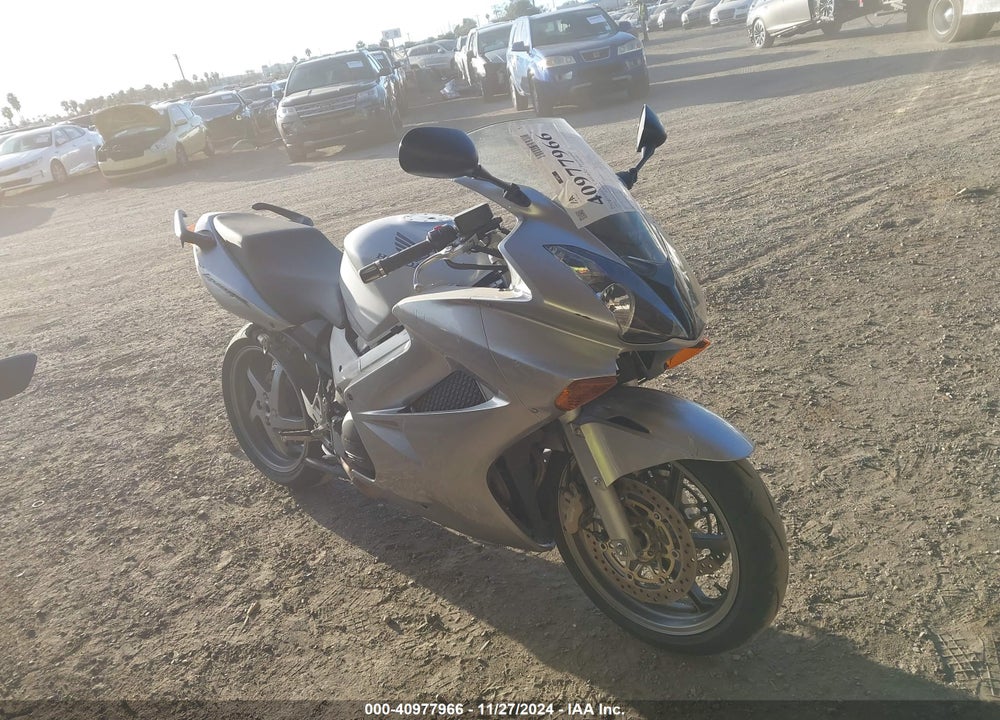 2005 HONDA VFR800 A VIN: JH2RC46415M700049