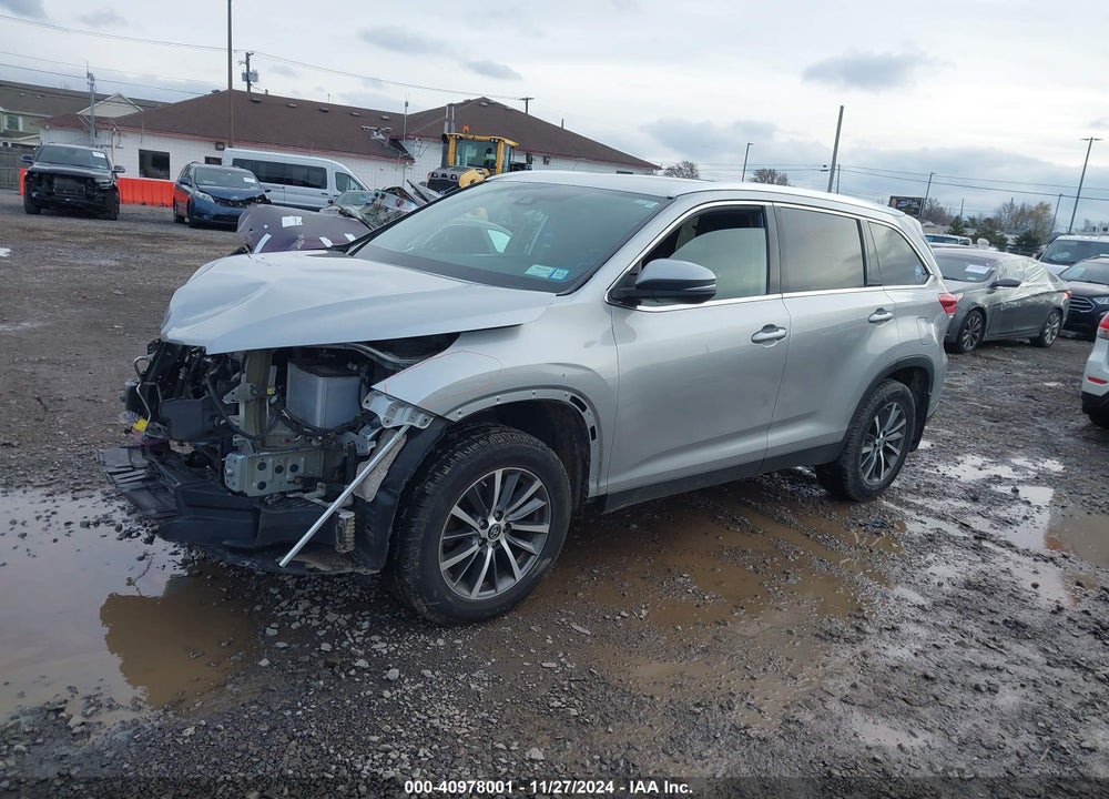 2019 TOYOTA HIGHLANDER XLE VIN: 5TDJZRFH6KS616412