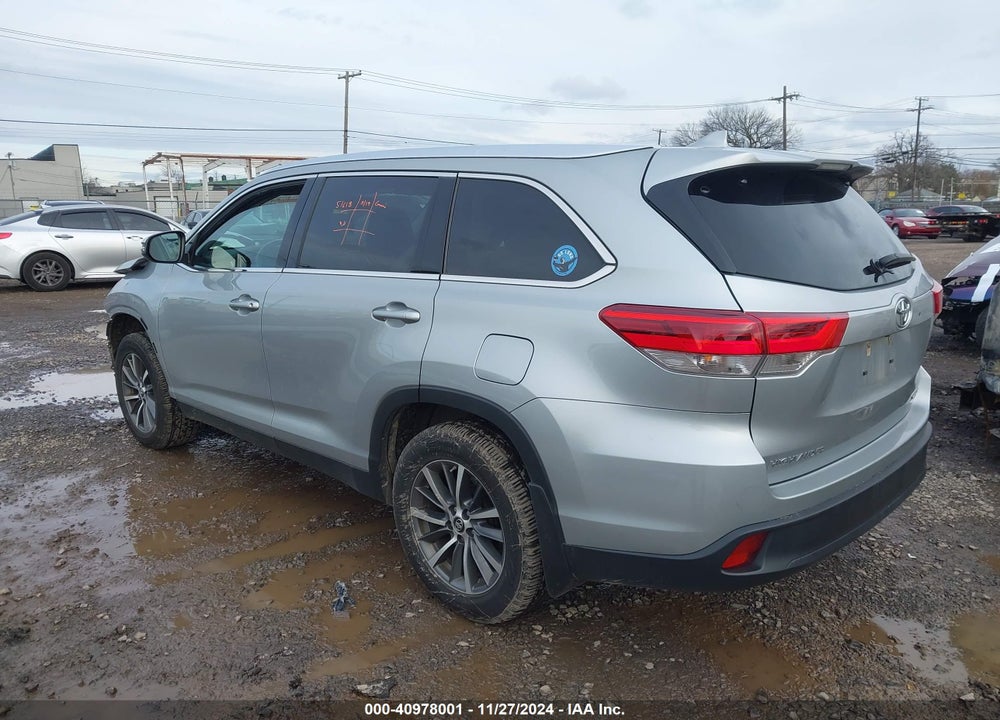 2019 TOYOTA HIGHLANDER XLE VIN: 5TDJZRFH6KS616412