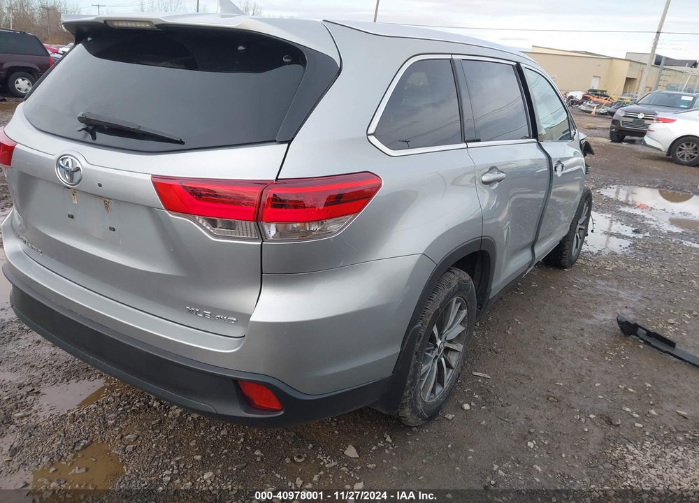 2019 TOYOTA HIGHLANDER XLE VIN: 5TDJZRFH6KS616412