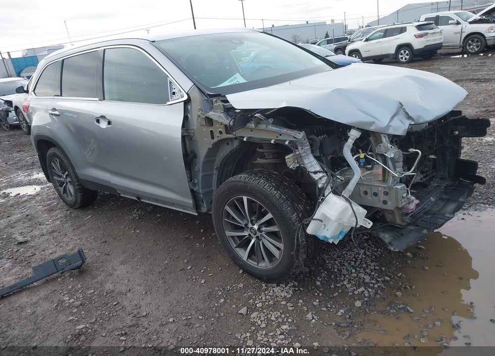 2019 TOYOTA HIGHLANDER XLE VIN: 5TDJZRFH6KS616412