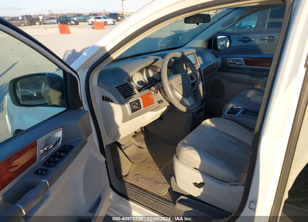 2009 CHRYSLER TOWN & COUNTRY TOURING VIN: 2A8HR54179R589861