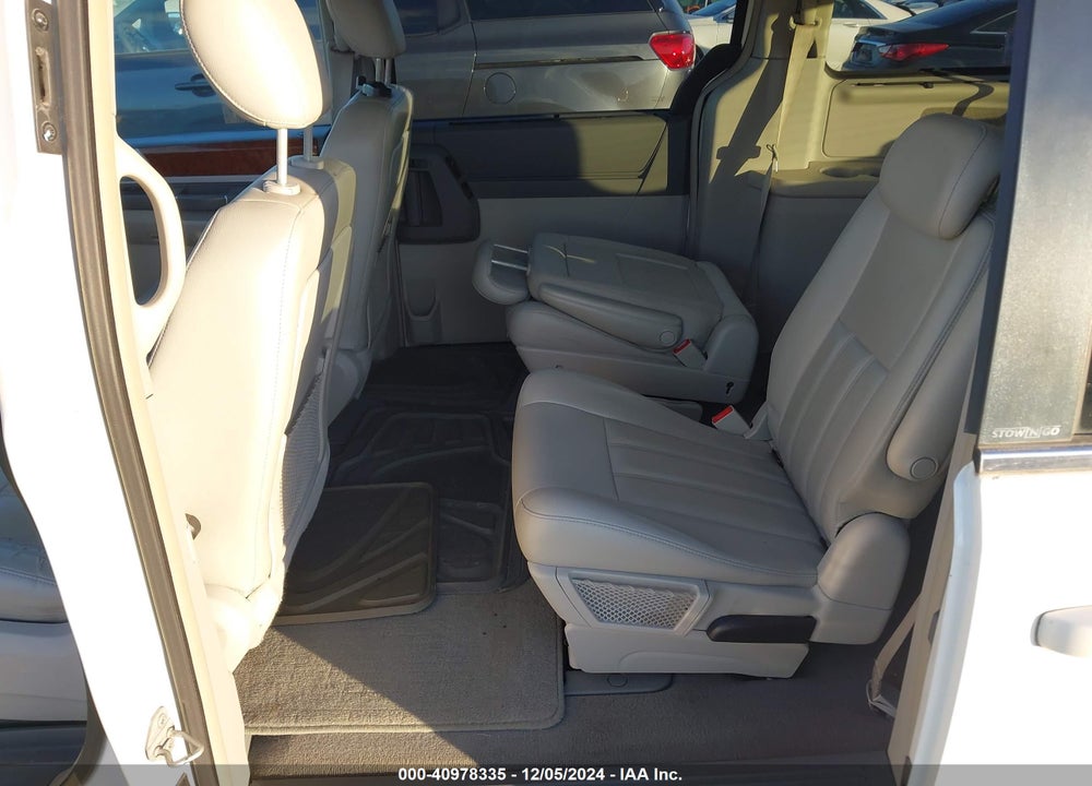2009 CHRYSLER TOWN & COUNTRY TOURING VIN: 2A8HR54179R589861