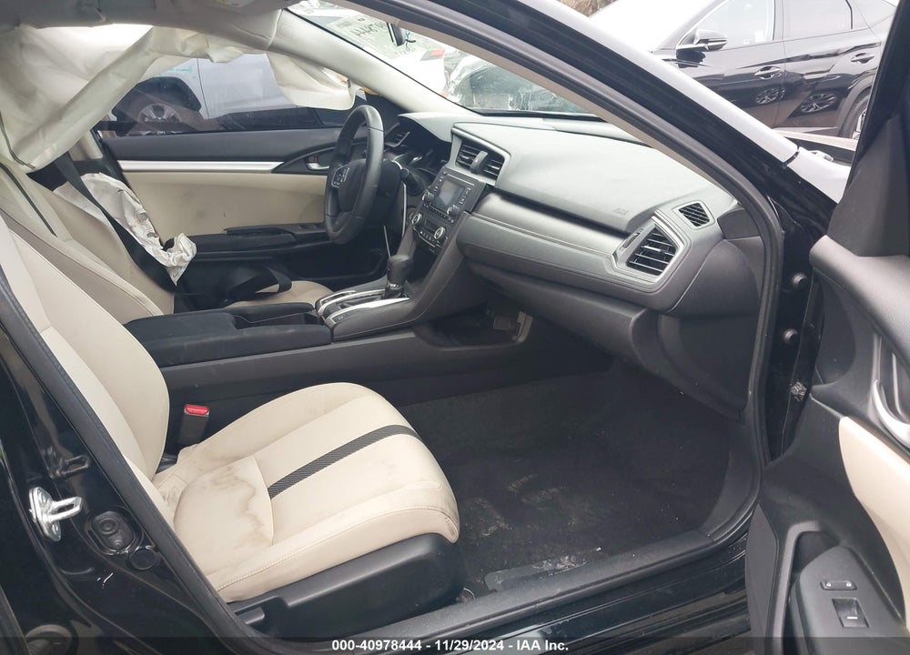 2018 HONDA CIVIC LX VIN: 2HGFC2F58JH529131