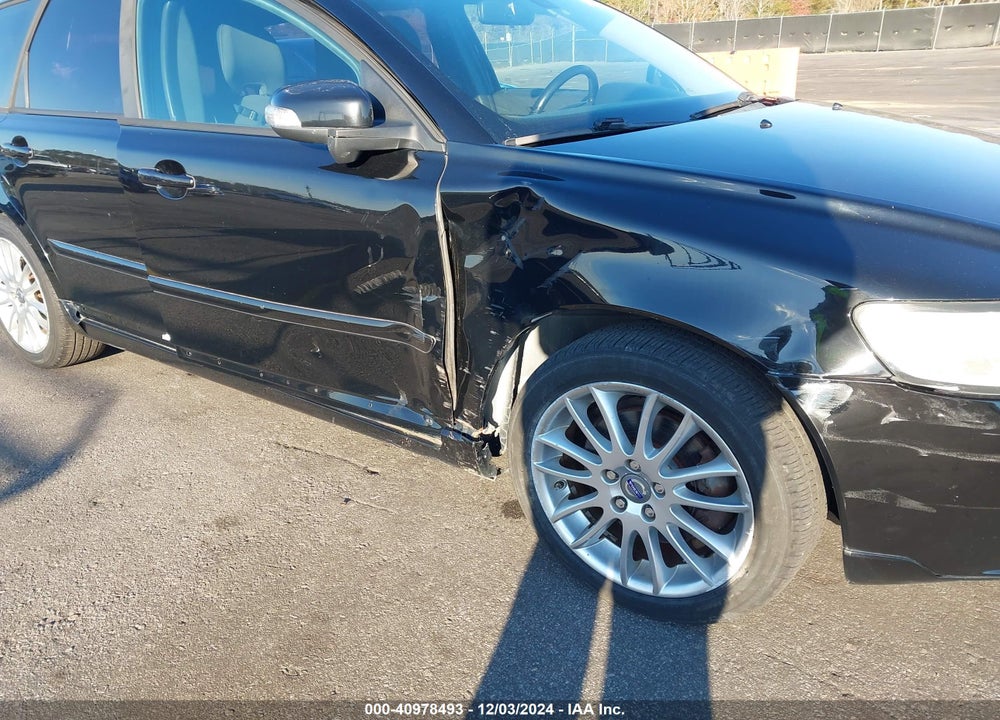 2010 VOLVO V50 2.4I VIN: YV1382MW4A2534070