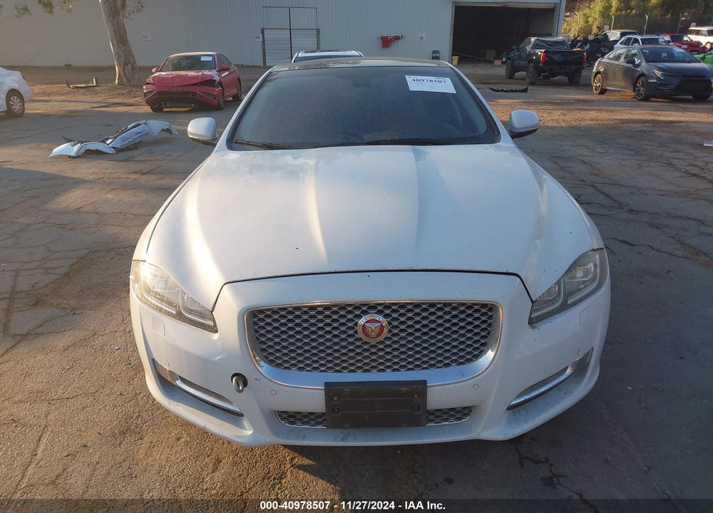 2016 JAGUAR XJ VIN: SAJWA2G79G8V99807