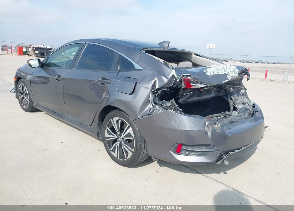 2018 HONDA CIVIC VIN: JHMFC1F38JX009237