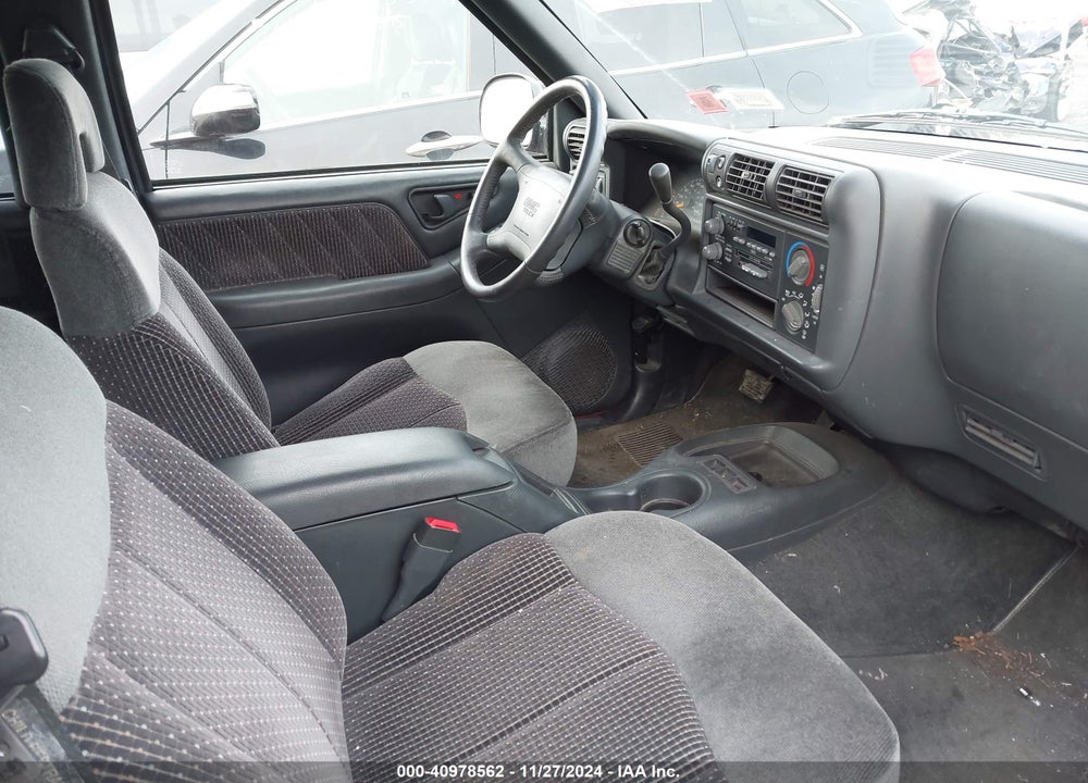 1996 GMC JIMMY VIN: 1GKDT13W7T2568421