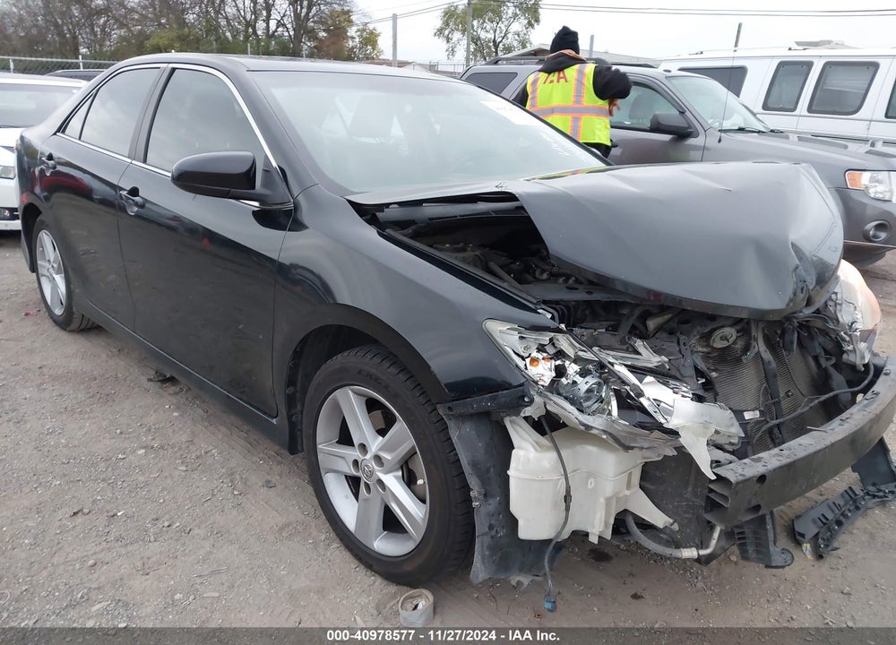 2014 TOYOTA CAMRY SE VIN: 4T1BF1FK5EU348930