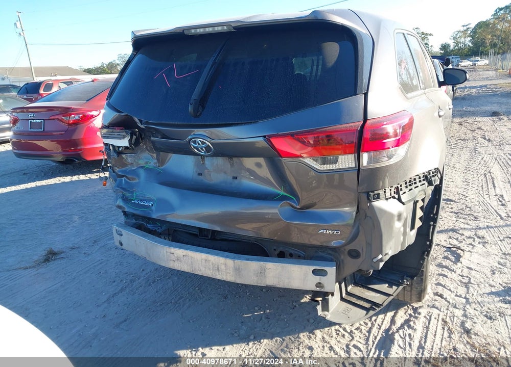 2019 TOYOTA HIGHLANDER LE VIN: 5TDBZRFH8KS978049