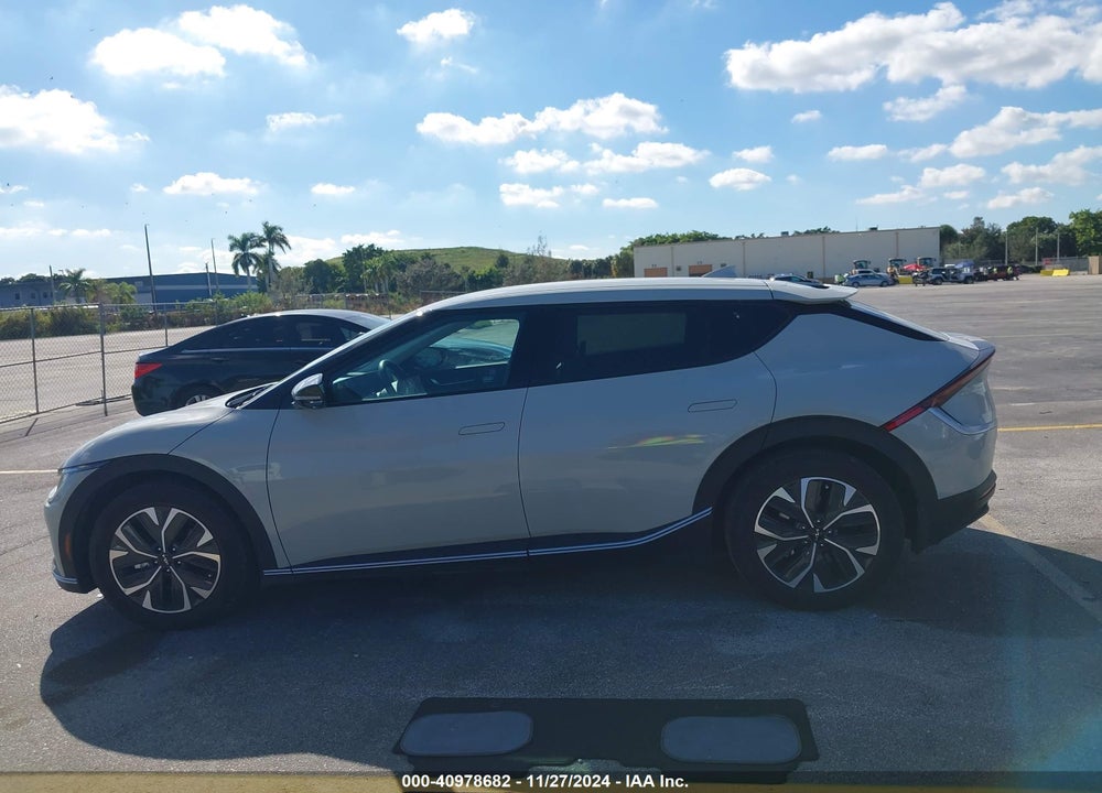 2024 KIA EV6 LIGHT LONG RANGE VIN: KNDC34LAXR5171743