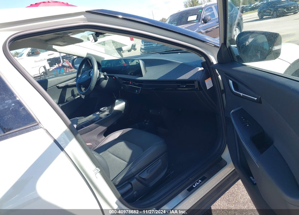 2024 KIA EV6 LIGHT LONG RANGE VIN: KNDC34LAXR5171743