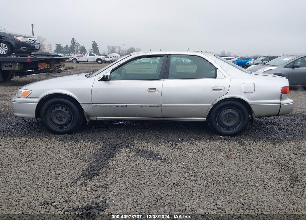 2001 TOYOTA CAMRY LE VIN: 4T1BG22K71U815901