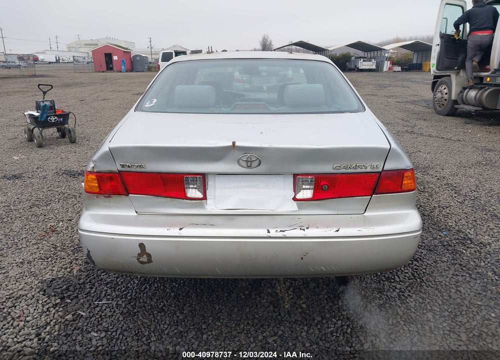 2001 TOYOTA CAMRY LE VIN: 4T1BG22K71U815901