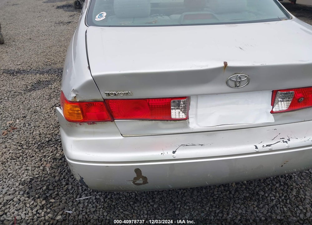2001 TOYOTA CAMRY LE VIN: 4T1BG22K71U815901