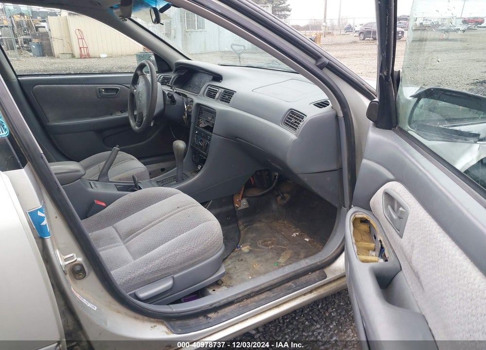 2001 TOYOTA CAMRY LE VIN: 4T1BG22K71U815901