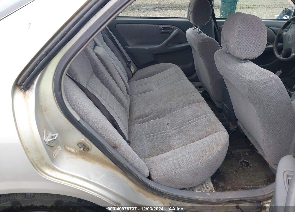 2001 TOYOTA CAMRY LE VIN: 4T1BG22K71U815901