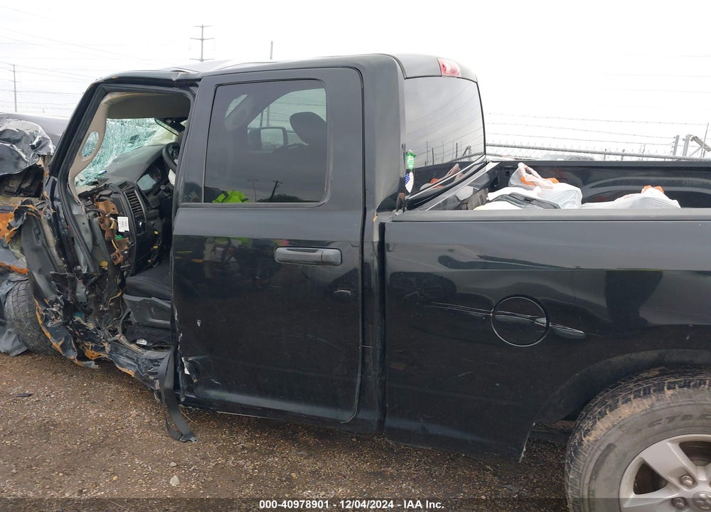 2019 RAM 1500 CLASSIC VIN: 1C6RR6FG9KS526405