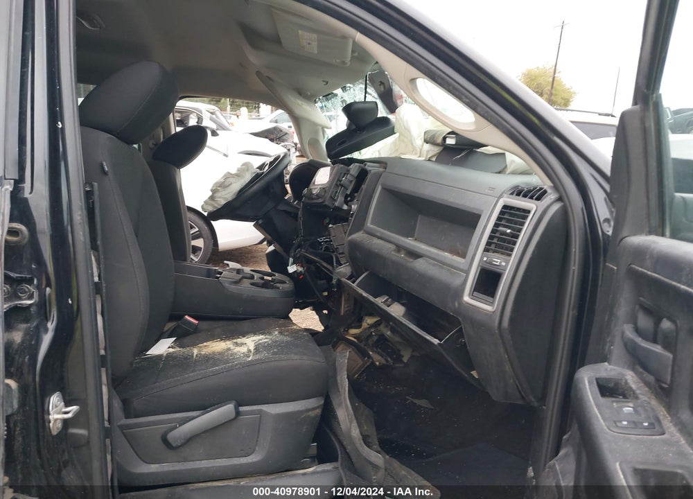 2019 RAM 1500 CLASSIC VIN: 1C6RR6FG9KS526405