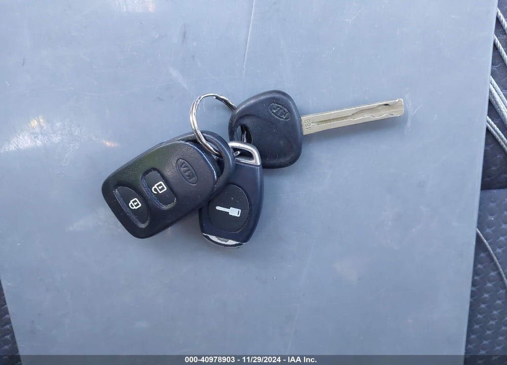 2013 KIA SORENTO LX VIN: 5XYKT3A6XDG363488