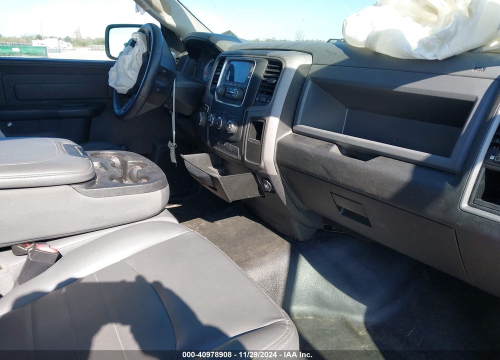 2017 RAM 1500 TRADESMAN 4X2 8' BOX VIN: 3C6JR6DG3HG654719