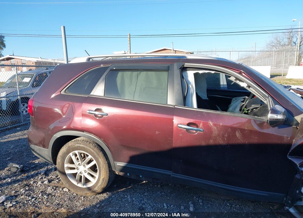 2015 KIA SORENTO LX VIN: 5XYKT3A64FG556917
