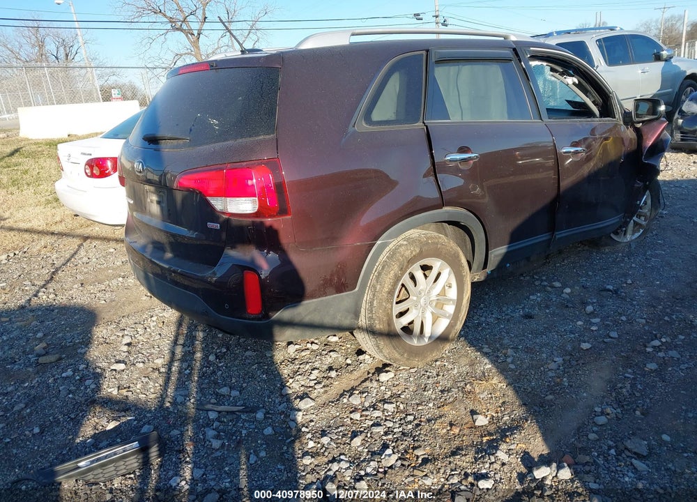 2015 KIA SORENTO LX VIN: 5XYKT3A64FG556917