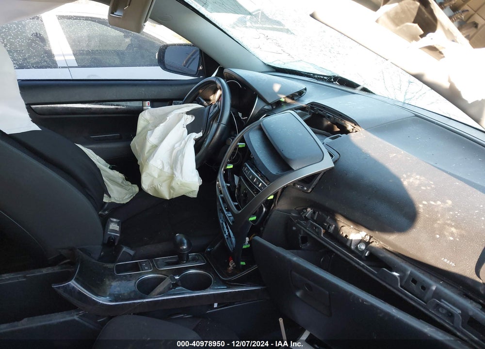 2015 KIA SORENTO LX VIN: 5XYKT3A64FG556917