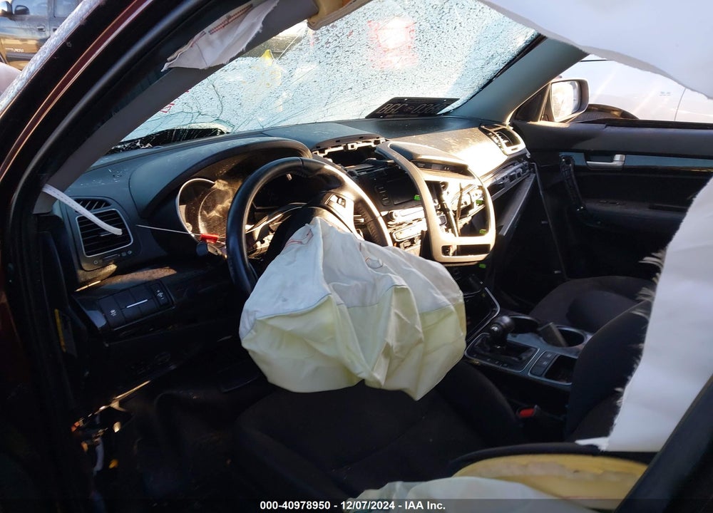2015 KIA SORENTO LX VIN: 5XYKT3A64FG556917
