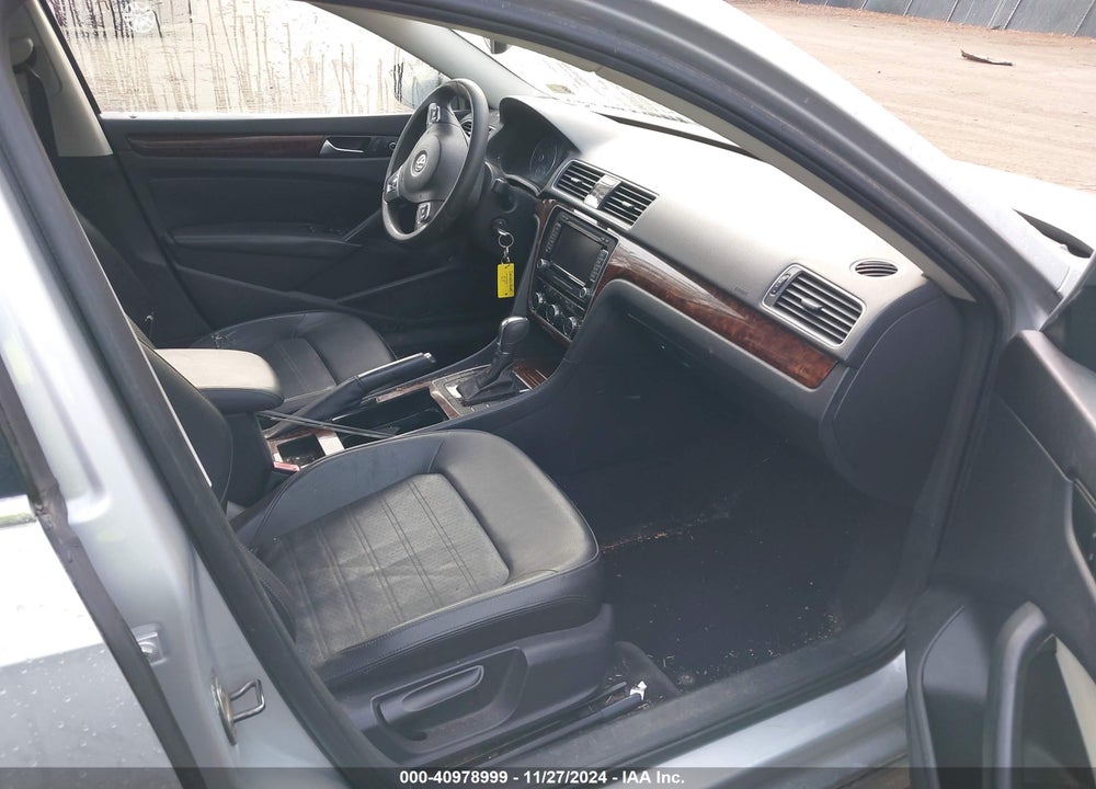 2012 VOLKSWAGEN PASSAT VIN: 1VWCH7A34CC037737