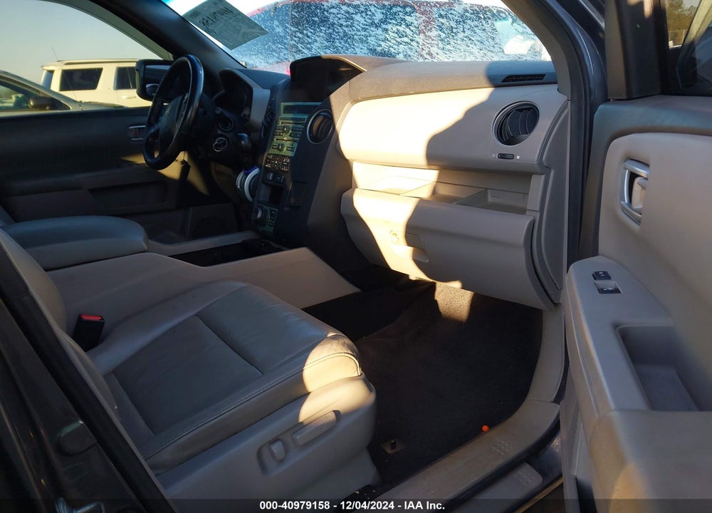 2011 HONDA PILOT TOURING VIN: 5FNYF3H94BB001873