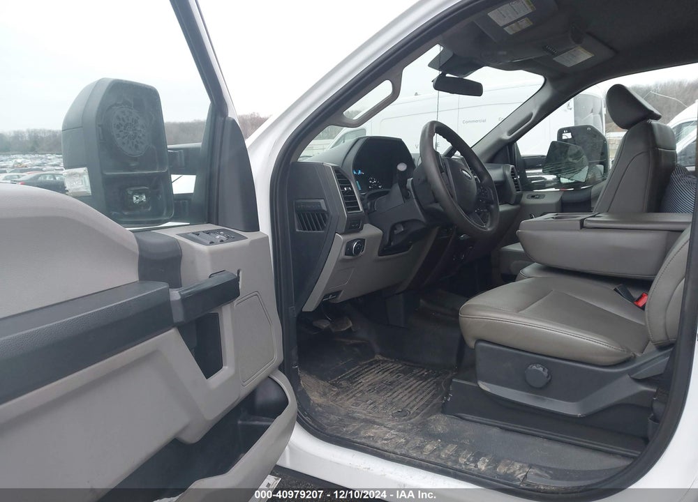 2022 FORD F-350 CHASSIS XL VIN: 1FD8W3HT9NEF96894
