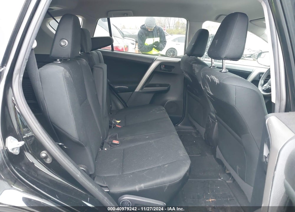 2018 TOYOTA RAV4 LE VIN: 2T3BFREVXJW723044