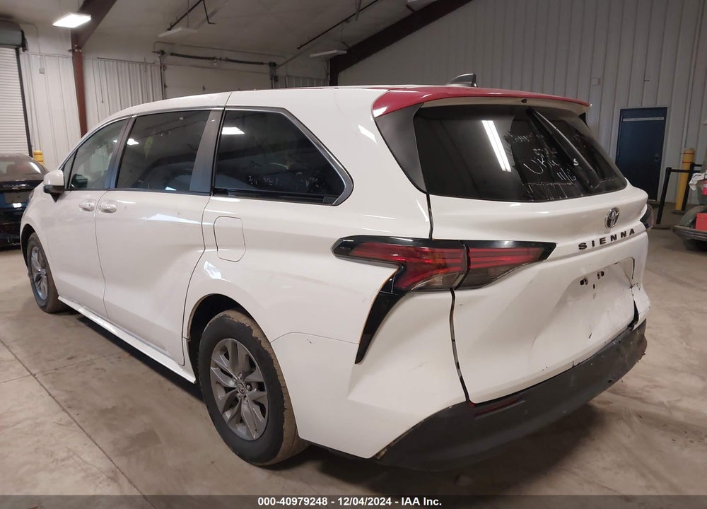 2022 TOYOTA SIENNA LE VIN: 5TDKRKEC3NS101485