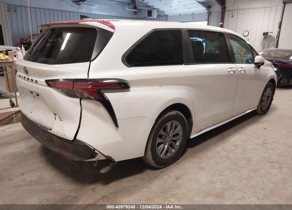 2022 TOYOTA SIENNA LE VIN: 5TDKRKEC3NS101485