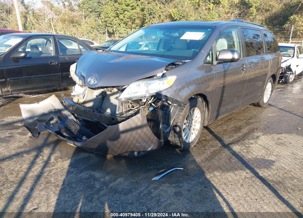 2014 TOYOTA SIENNA XLE V6 8 PASSENGER VIN: 5TDYK3DCXES486176