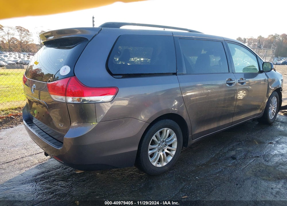 2014 TOYOTA SIENNA XLE V6 8 PASSENGER VIN: 5TDYK3DCXES486176