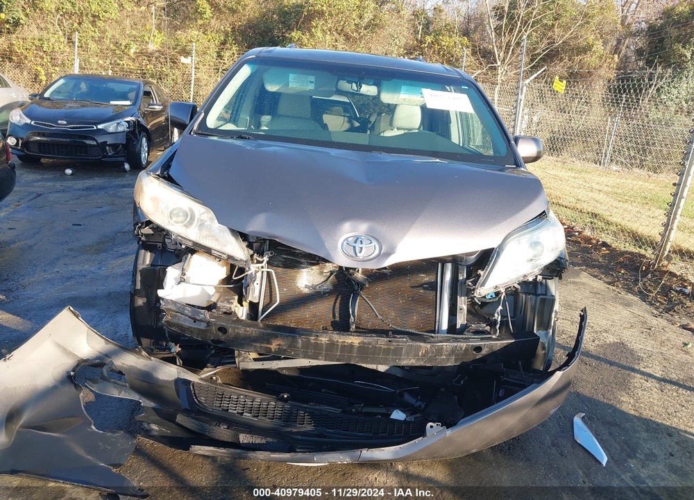 2014 TOYOTA SIENNA XLE V6 8 PASSENGER VIN: 5TDYK3DCXES486176