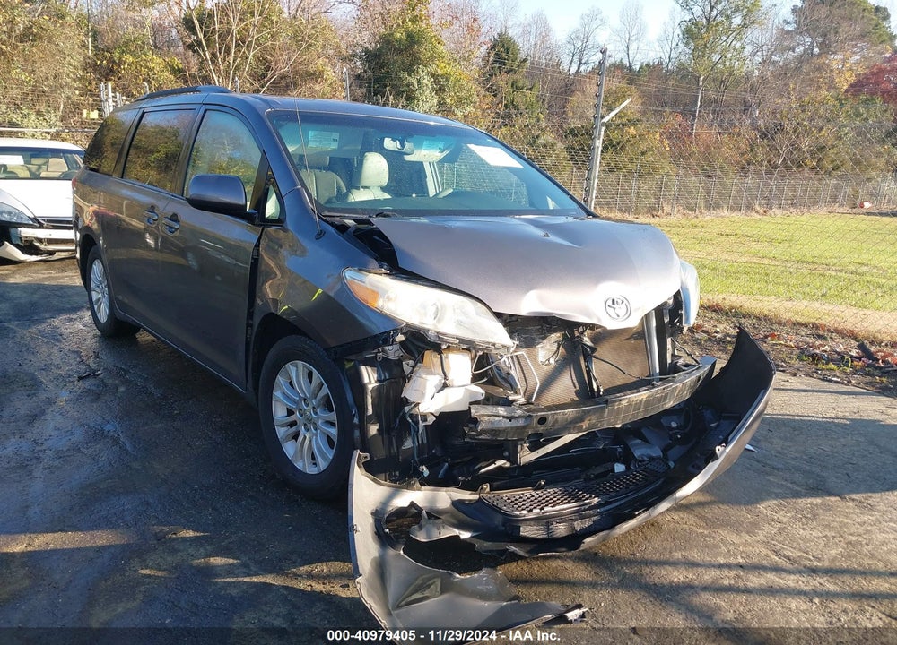 2014 TOYOTA SIENNA XLE V6 8 PASSENGER VIN: 5TDYK3DCXES486176
