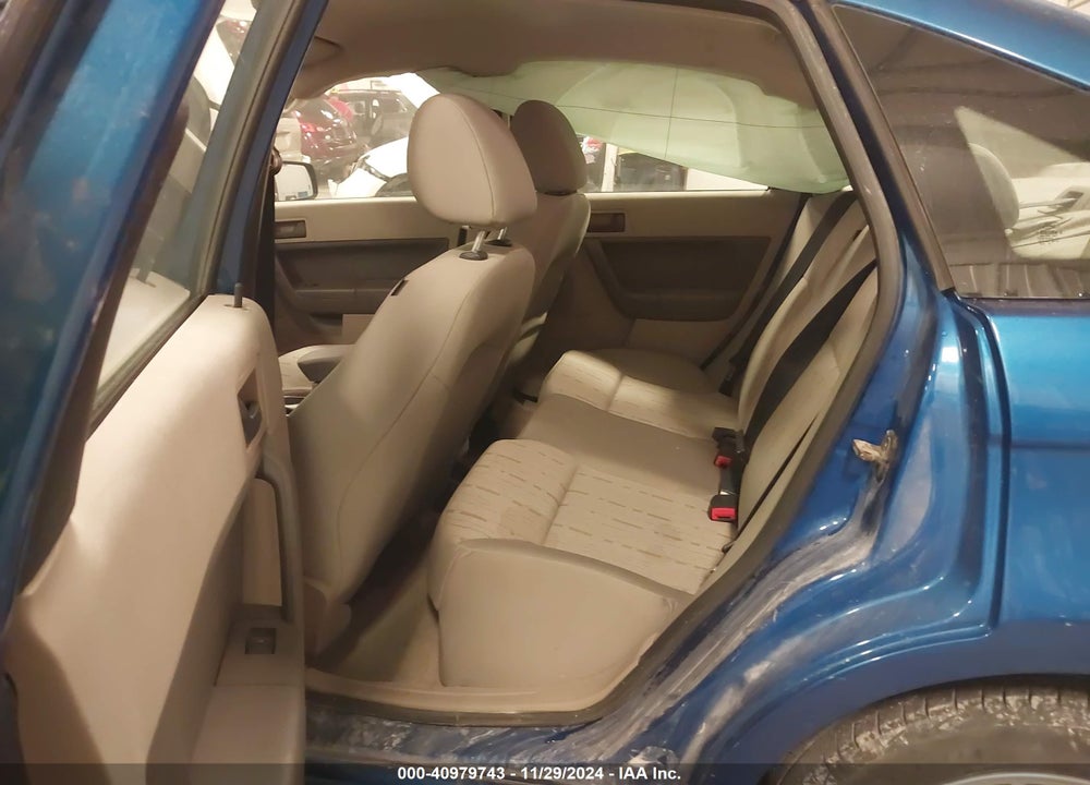 2010 FORD FOCUS SE VIN: 1FAHP3FN7AW174235