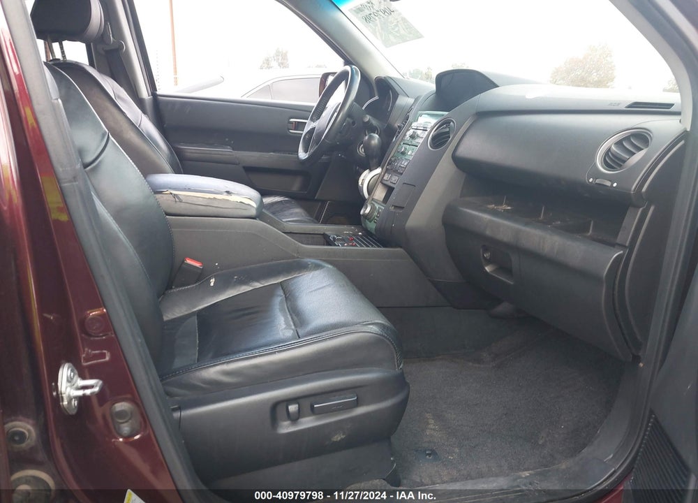 2011 HONDA PILOT TOURING VIN: 5FNYF3H94BB046733